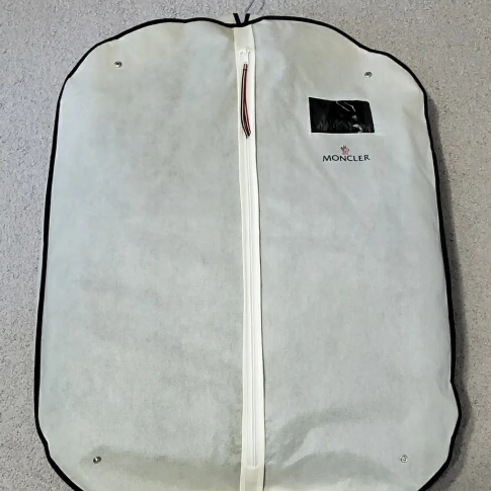 Dervaux Moncler Down Puffer Jacket - Picture 6 of 9